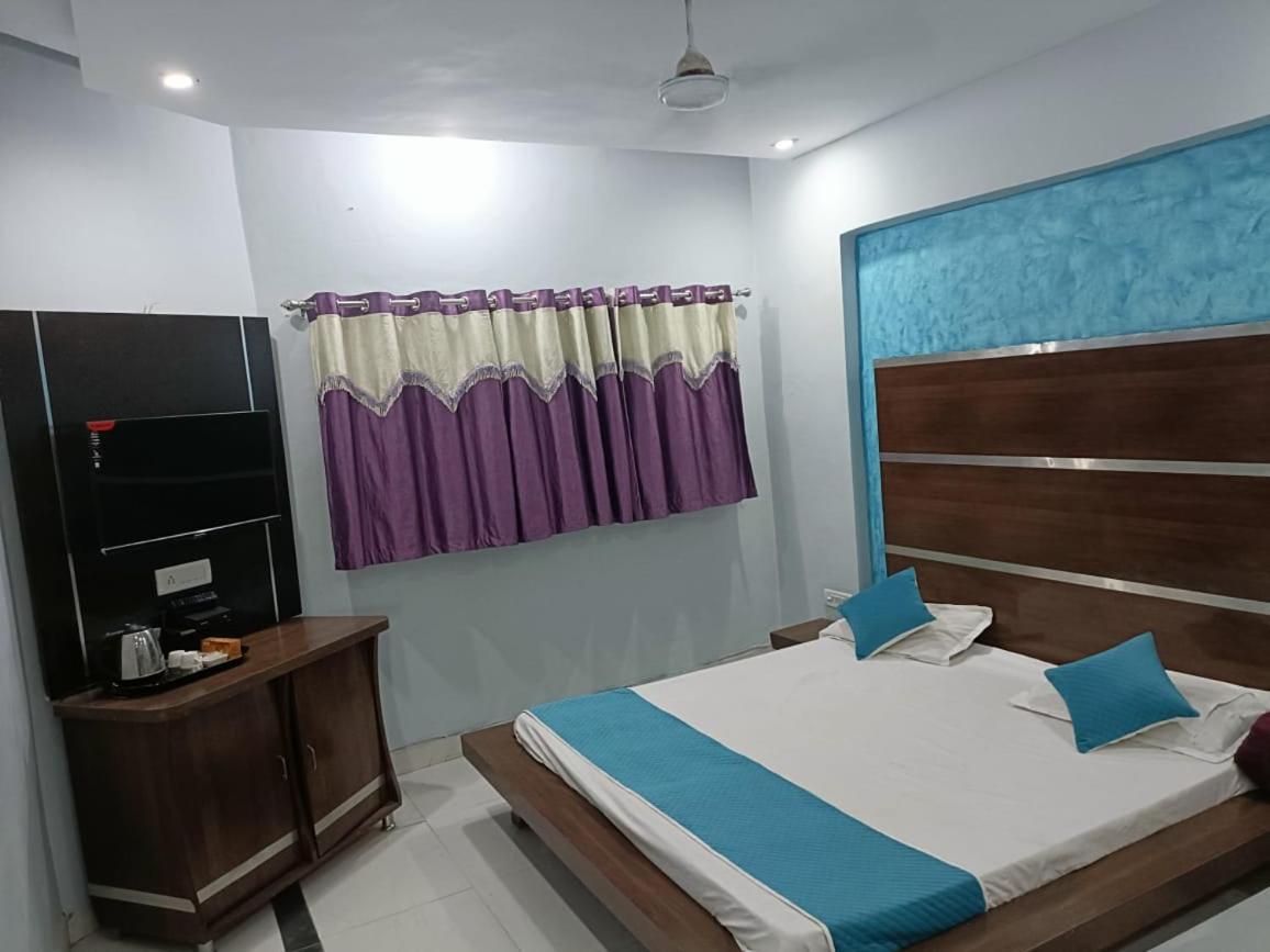 Hotel Krishna Residency Mahoba Esterno foto